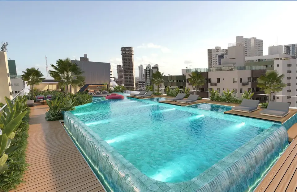 The Diamond: piscina